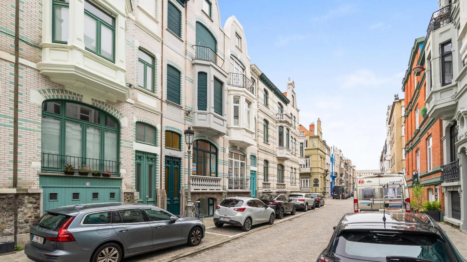 Karaktervolle En Ruime Woning Aan Zee Voor 10P Villa Ostend
